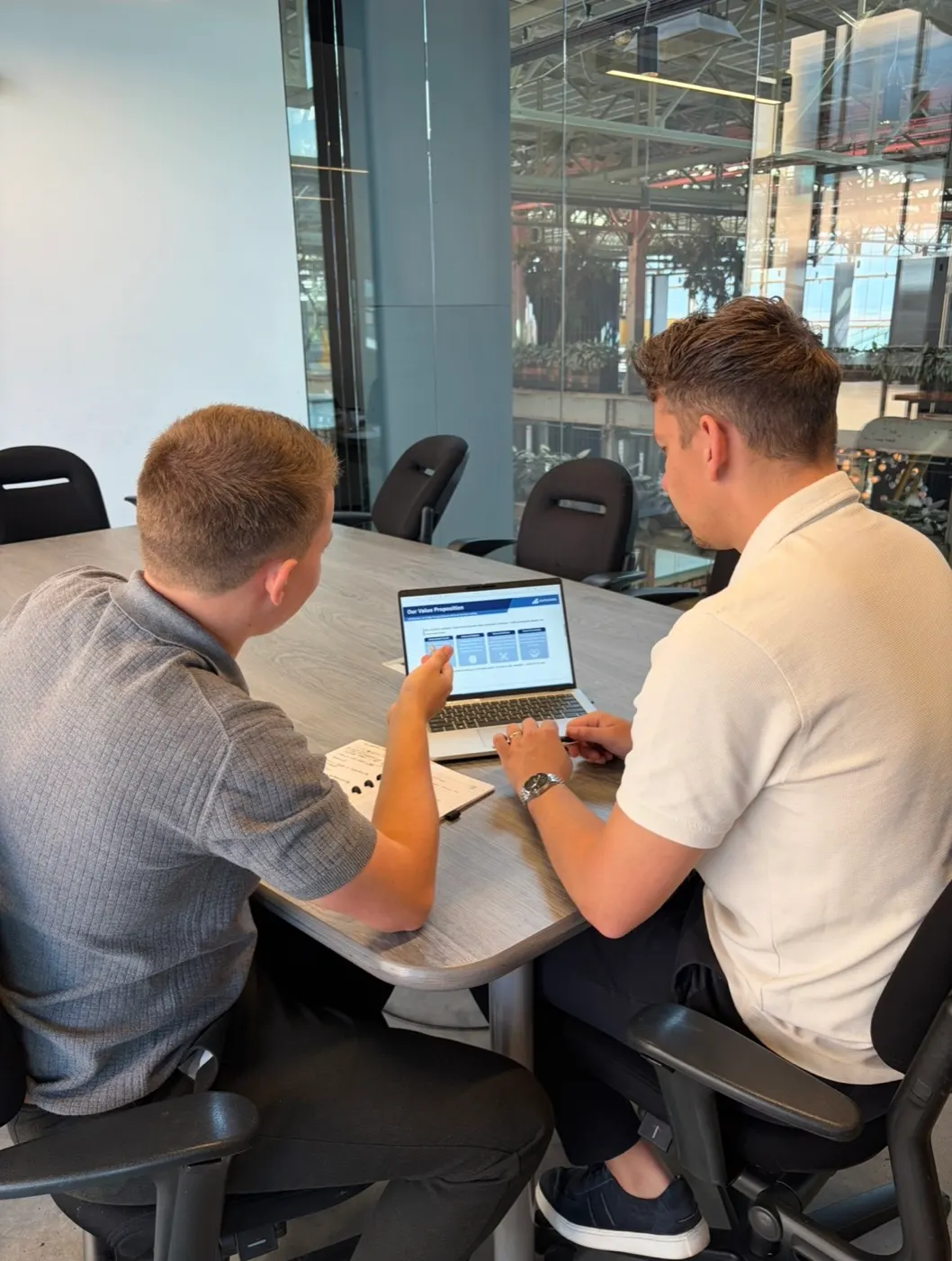 Chris Noordhoek and Dennis van der Heijden working at Datavore
